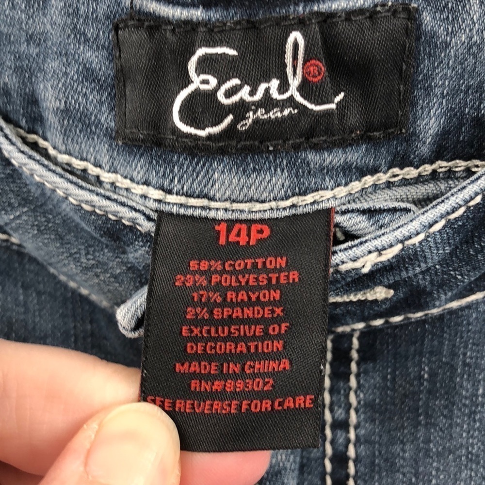 3/$25 Earl Cropped Jeans Size 14P - Picture 4 of 12